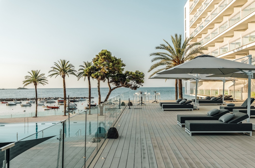 The Ibiza Twiins Hotel — Swimming pool in Playa d'en Bossa, Balearic Islands