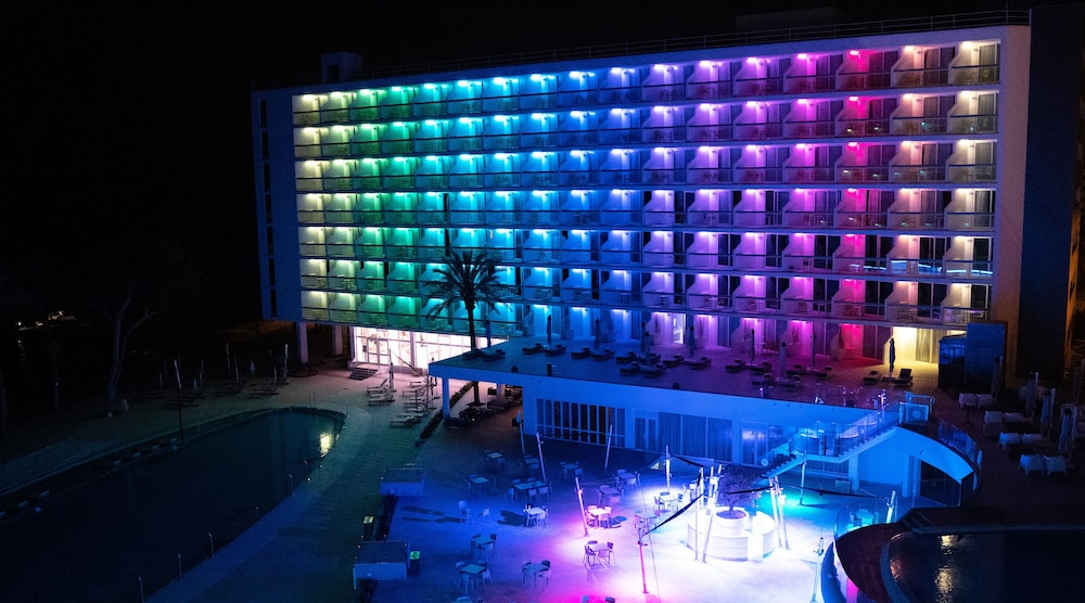 The Ibiza Twiins Hotel — Hotel building in Playa d'en Bossa, Balearic Islands