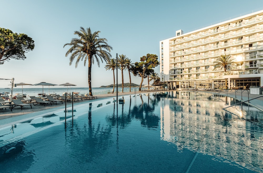 The Ibiza Twiins Hotel — Swimming pool in Playa d'en Bossa, Balearic Islands