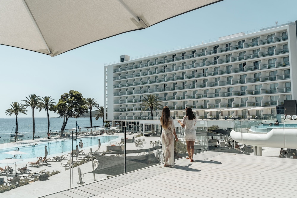 The Ibiza Twiins Hotel — Hotel building in Playa d'en Bossa, Balearic Islands