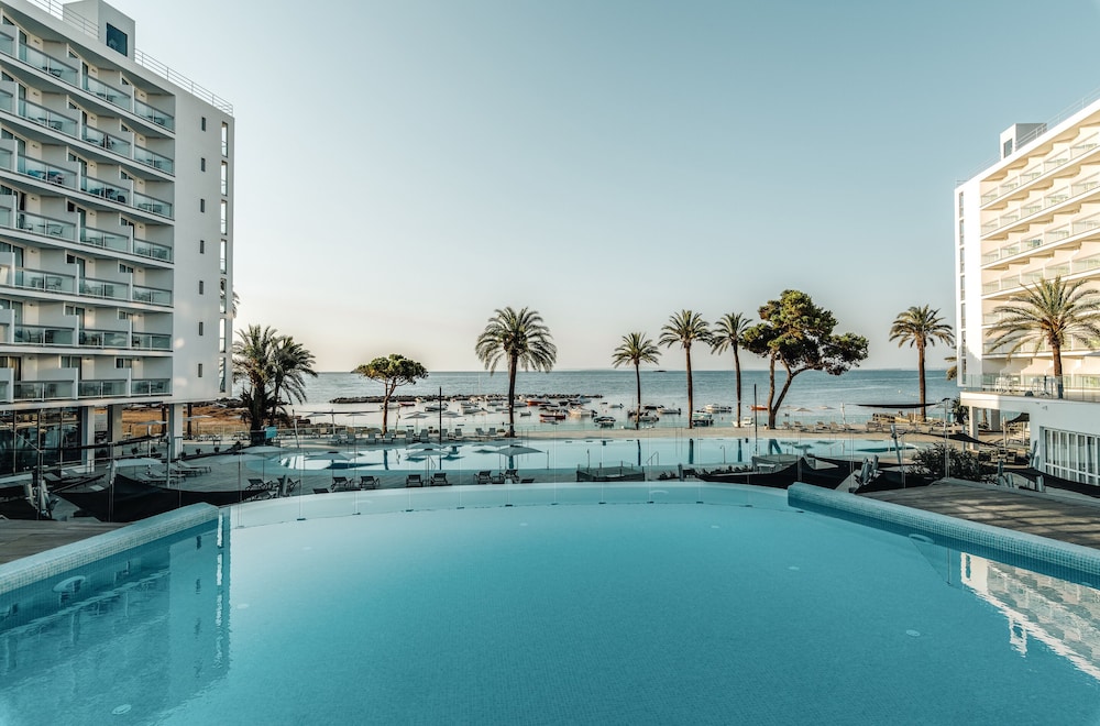 The Ibiza Twiins Hotel — Swimming pool in Playa d'en Bossa, Balearic Islands