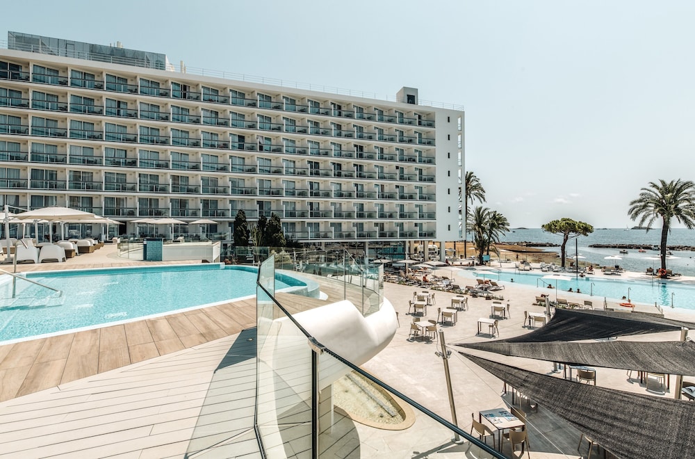 The Ibiza Twiins Hotel — Hotel building in Playa d'en Bossa, Balearic Islands