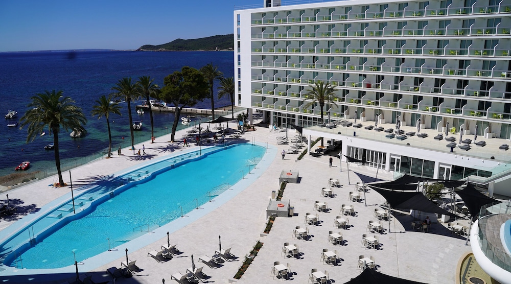 The Ibiza Twiins Hotel — Swimming pool in Playa d'en Bossa, Balearic Islands