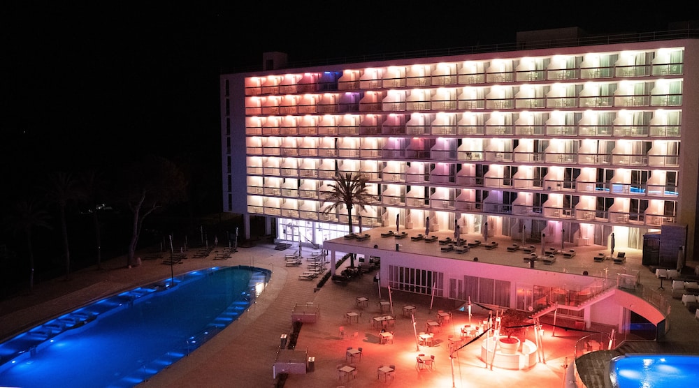 The Ibiza Twiins Hotel — Hotel building in Playa d'en Bossa, Balearic Islands