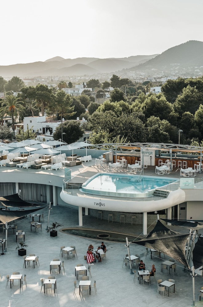 The Ibiza Twiins Hotel — Swimming pool in Playa d'en Bossa, Balearic Islands