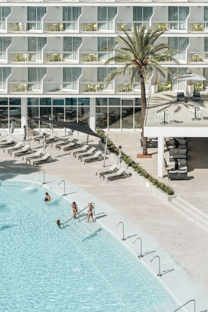 The Ibiza Twiins Hotel — Swimming pool in Playa d'en Bossa, Balearic Islands
