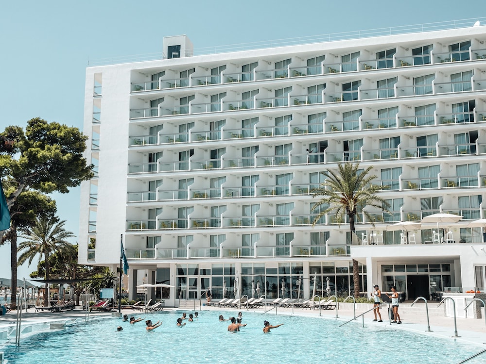 The Ibiza Twiins Hotel — Hotel building in Playa d'en Bossa, Balearic Islands