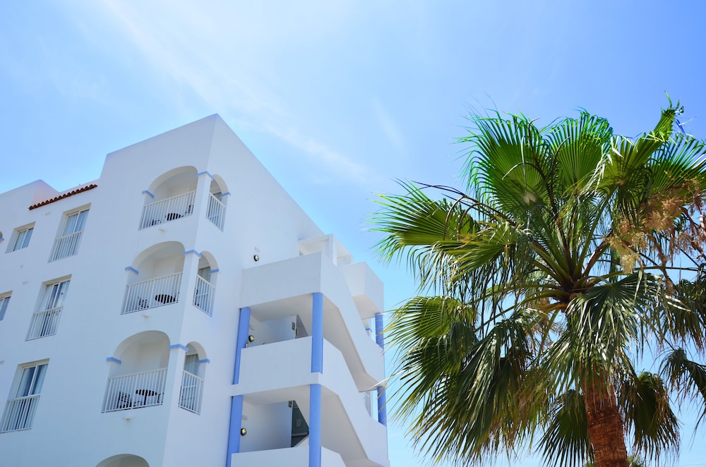 Aparthotel Vibra San Marino — Hotel building in San Antonio, Balearic Islands