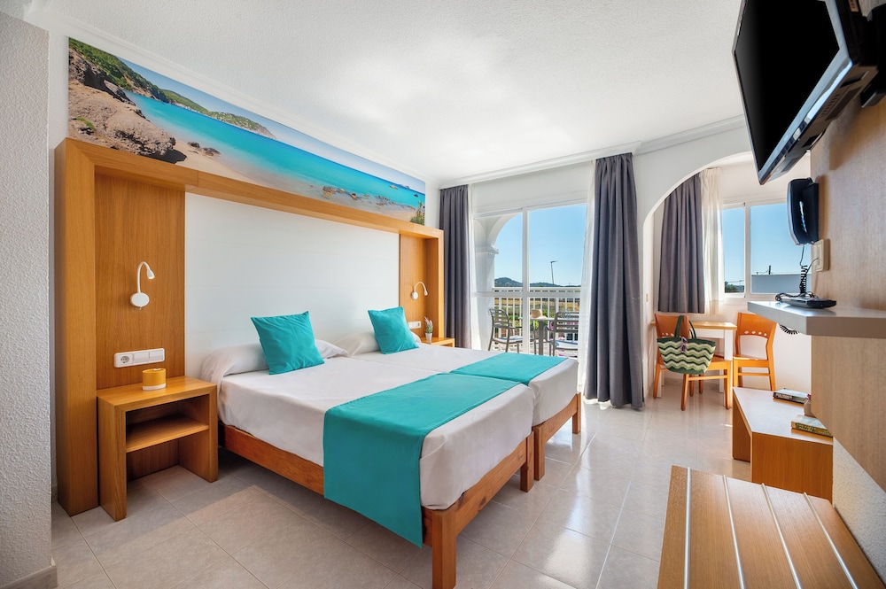 Aparthotel Vibra San Marino — Hotel rooms in San Antonio, Balearic Islands
