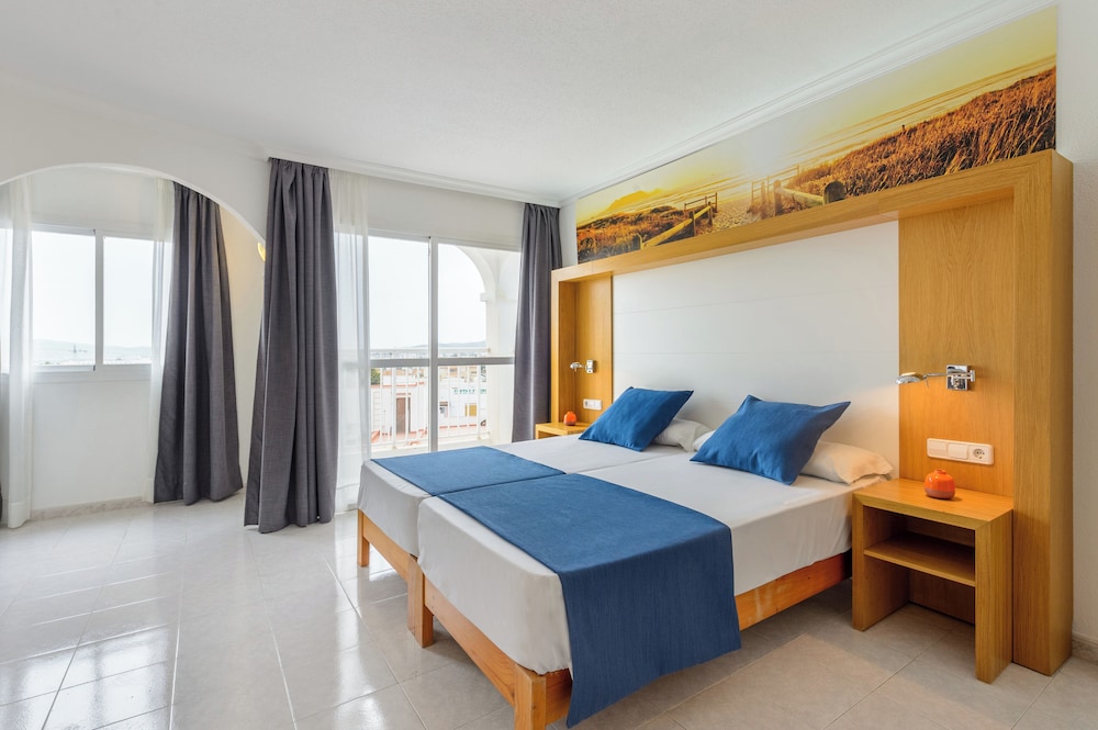 Aparthotel Vibra San Marino — Hotel rooms in San Antonio, Balearic Islands