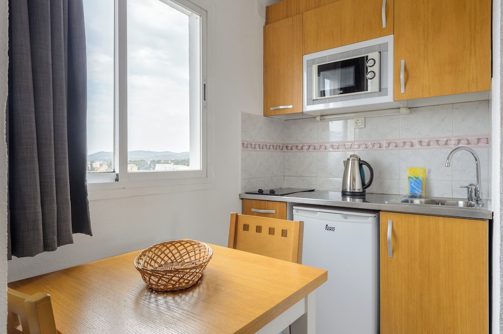 Aparthotel Vibra San Marino — Hotel rooms in San Antonio, Balearic Islands