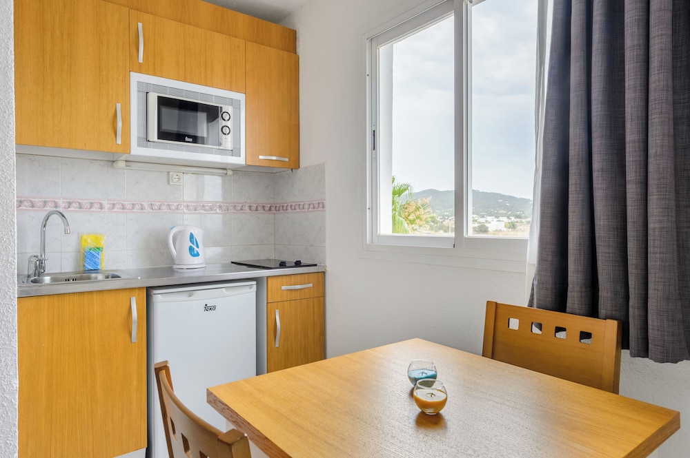 Aparthotel Vibra San Marino — Hotel rooms in San Antonio, Balearic Islands