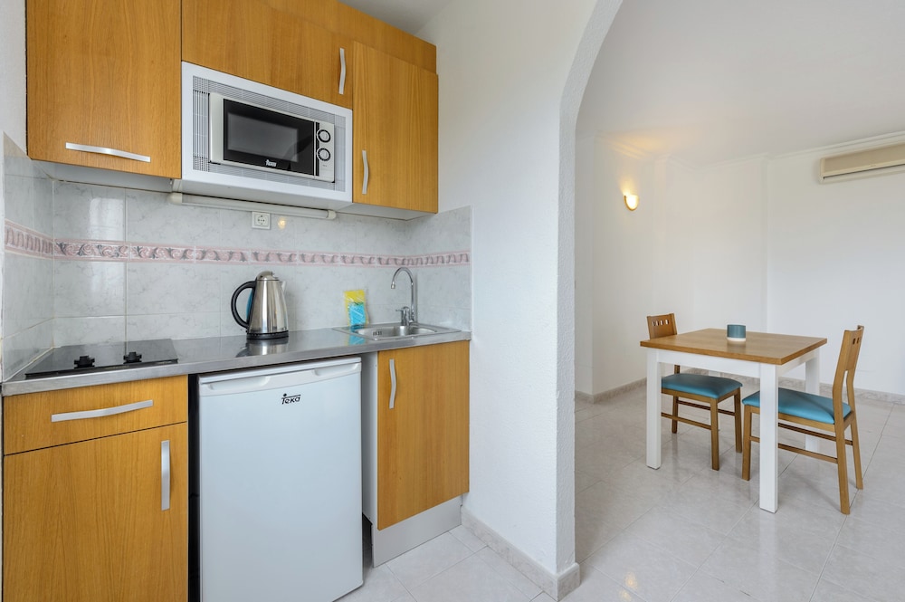 Aparthotel Vibra San Marino — Hotel rooms in San Antonio, Balearic Islands