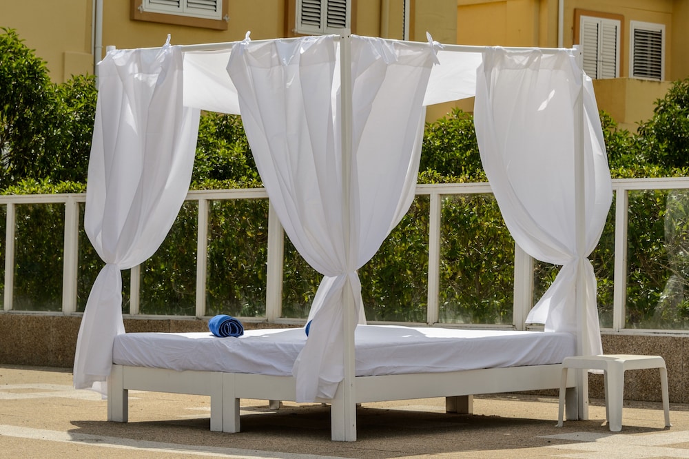 Aparthotel Vibra San Marino — Hotel rooms in San Antonio, Balearic Islands