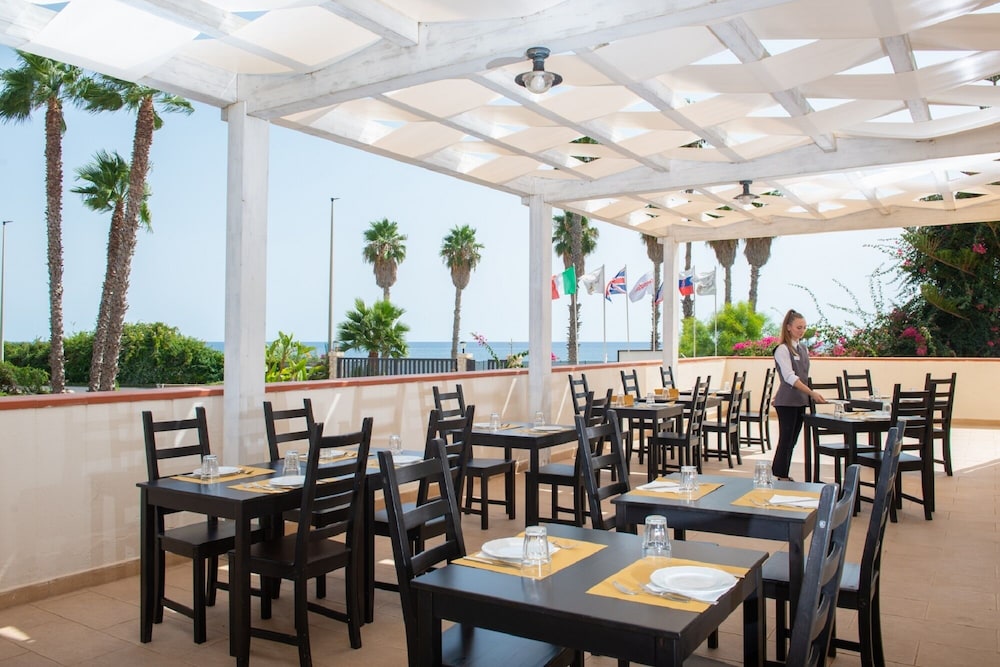 Hotel President Sea Palace — Restaurant & bars in Noto, Sicily
