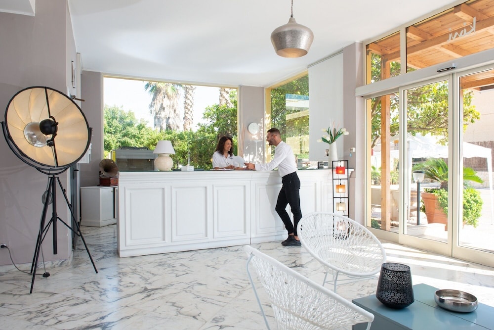 Hotel President Sea Palace — Hotel building in Noto, Sicily