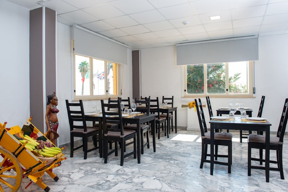 Hotel President Sea Palace — Restaurant & bars in Noto, Sicily