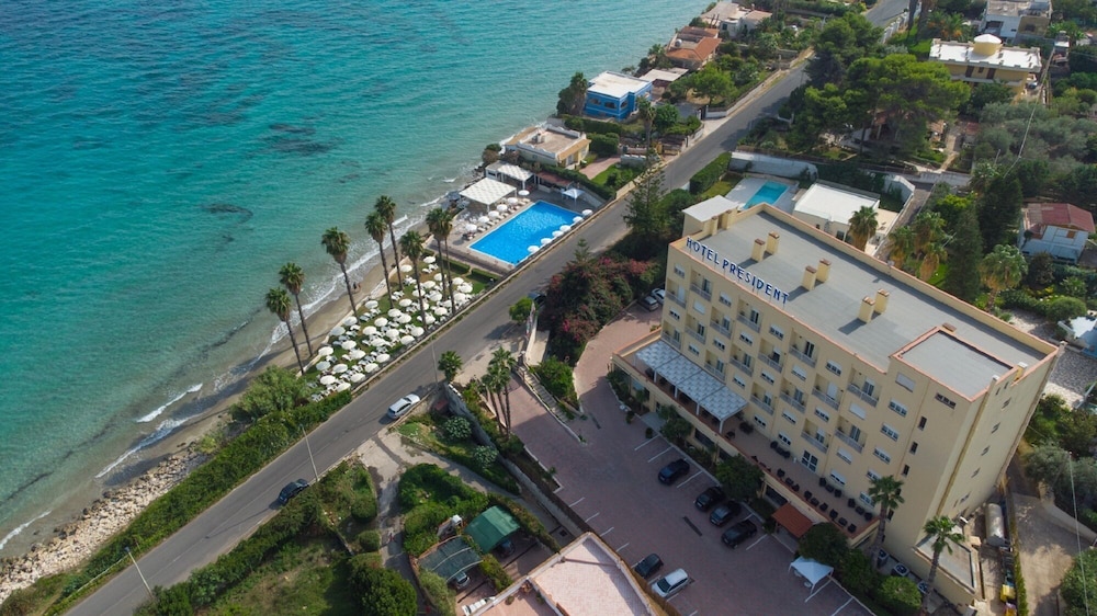 Hotel President Sea Palace — Hotel building in Noto, Sicily