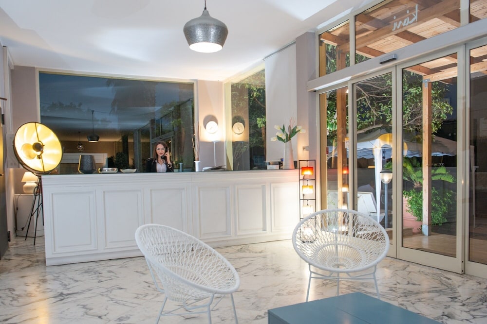 Hotel President Sea Palace — Hotel building in Noto, Sicily