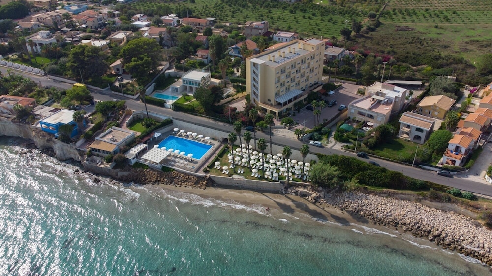 Hotel President Sea Palace — Hotel building in Noto, Sicily