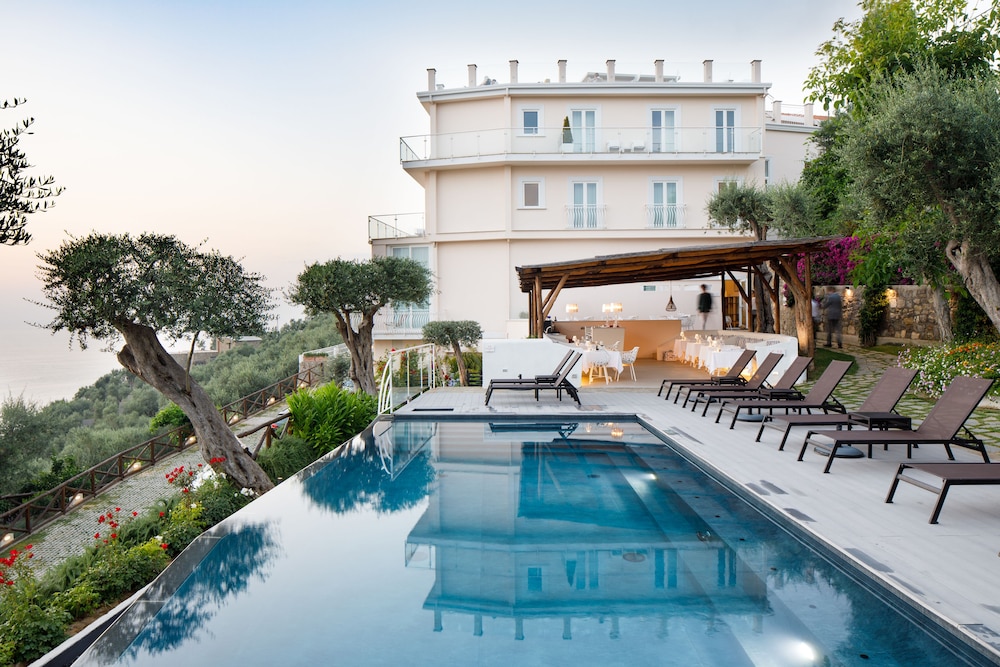 Villa Fiorella Art Hotel