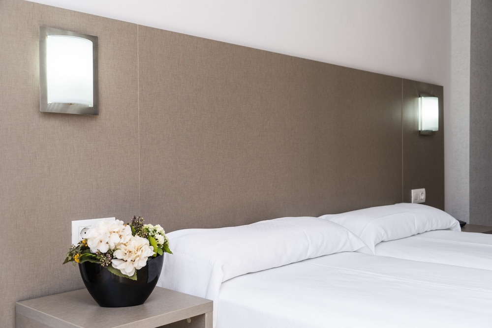 Hotel Montesol Benidorm — Hotel rooms in Benidorm, Valencian Community