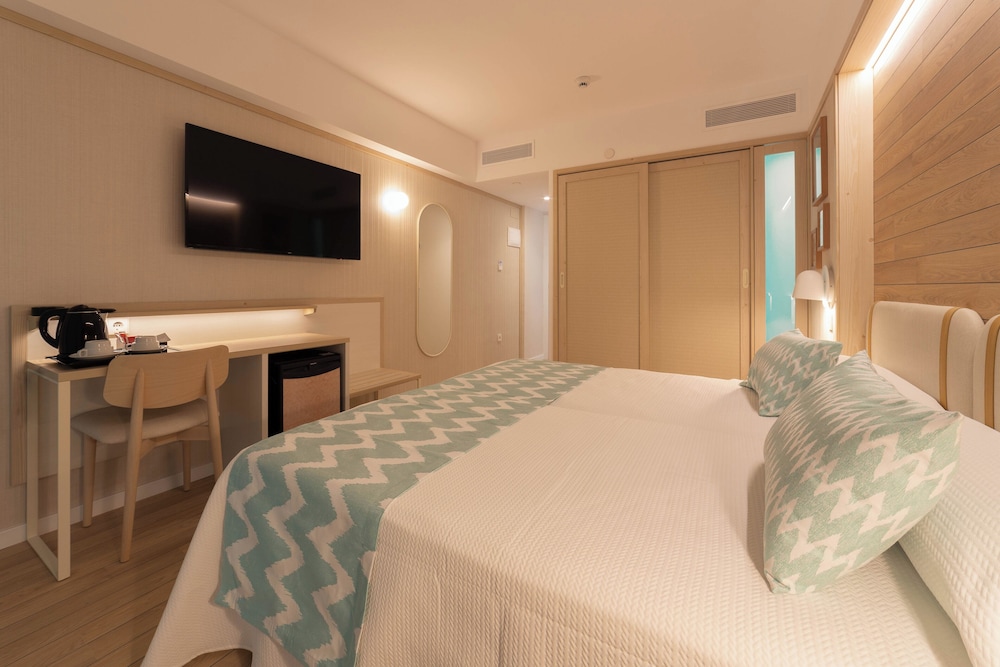 Hotel Ambassador Playa I — Hotel rooms in Benidorm, Valencian Community