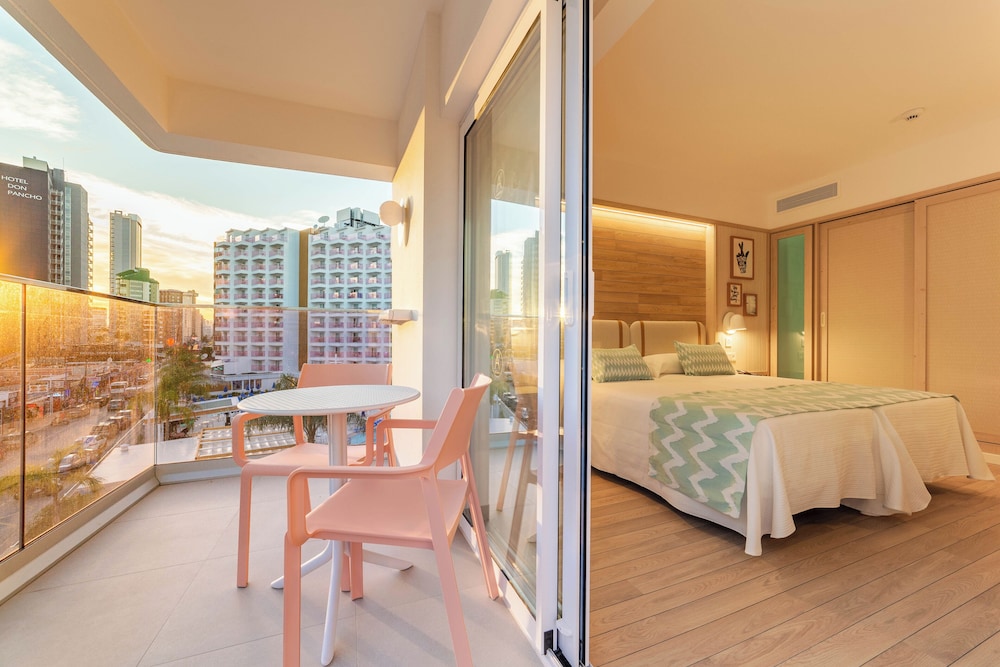 Hotel Ambassador Playa I — Hotel rooms in Benidorm, Valencian Community