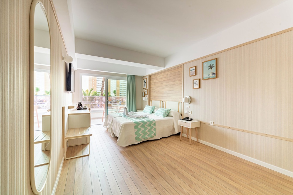 Hotel Ambassador Playa I — Hotel rooms in Benidorm, Valencian Community