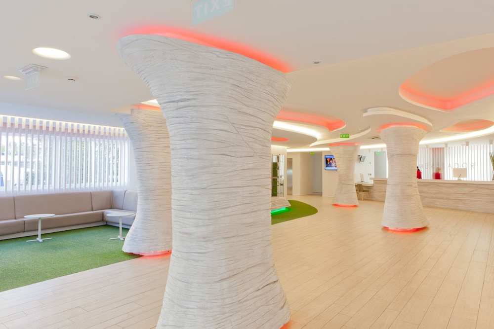 Hotel Ambassador Playa I — Hotel building in Benidorm, Valencian Community