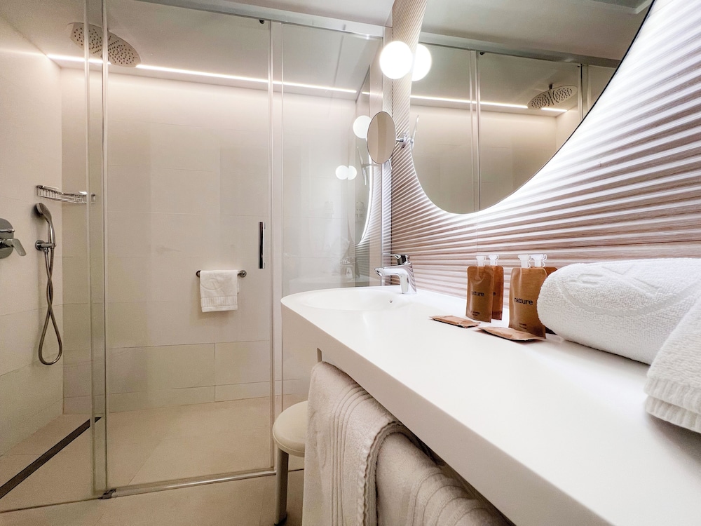 Hotel Ambassador Playa I — Hotel rooms in Benidorm, Valencian Community