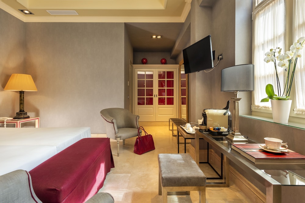 Hotel Boutique Casa del Poeta Sevilla — Hotel rooms in Seville, Andalusia