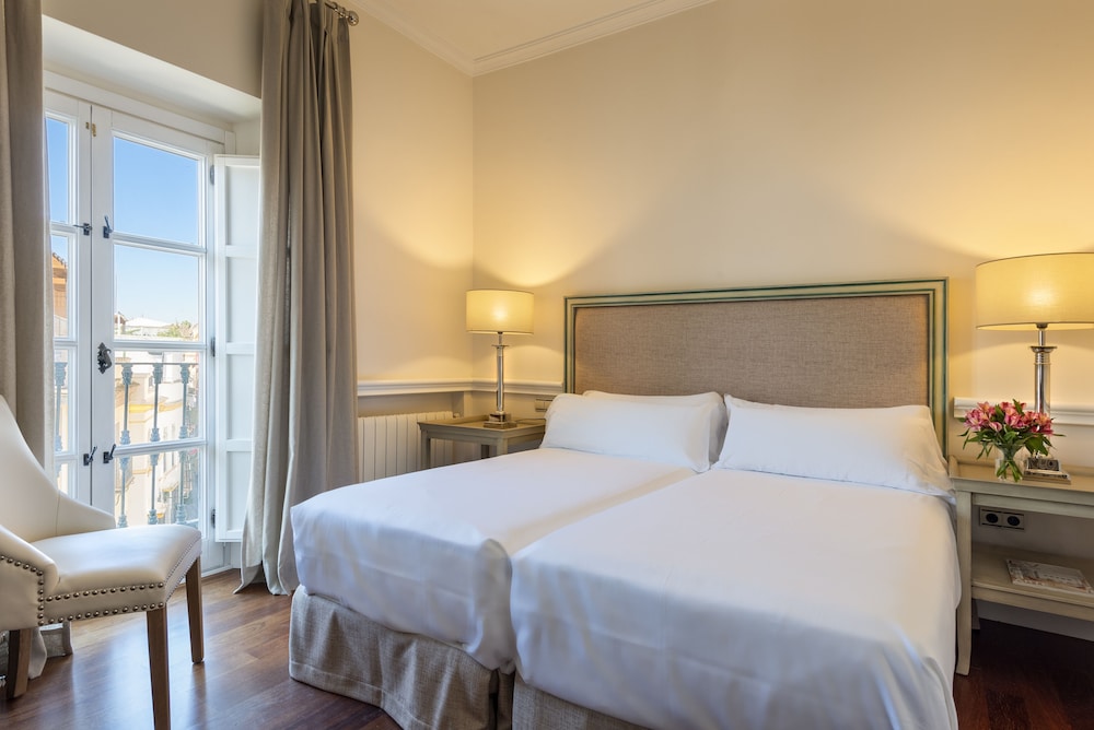 Hotel Boutique Casa del Poeta Sevilla — Hotel rooms in Seville, Andalusia
