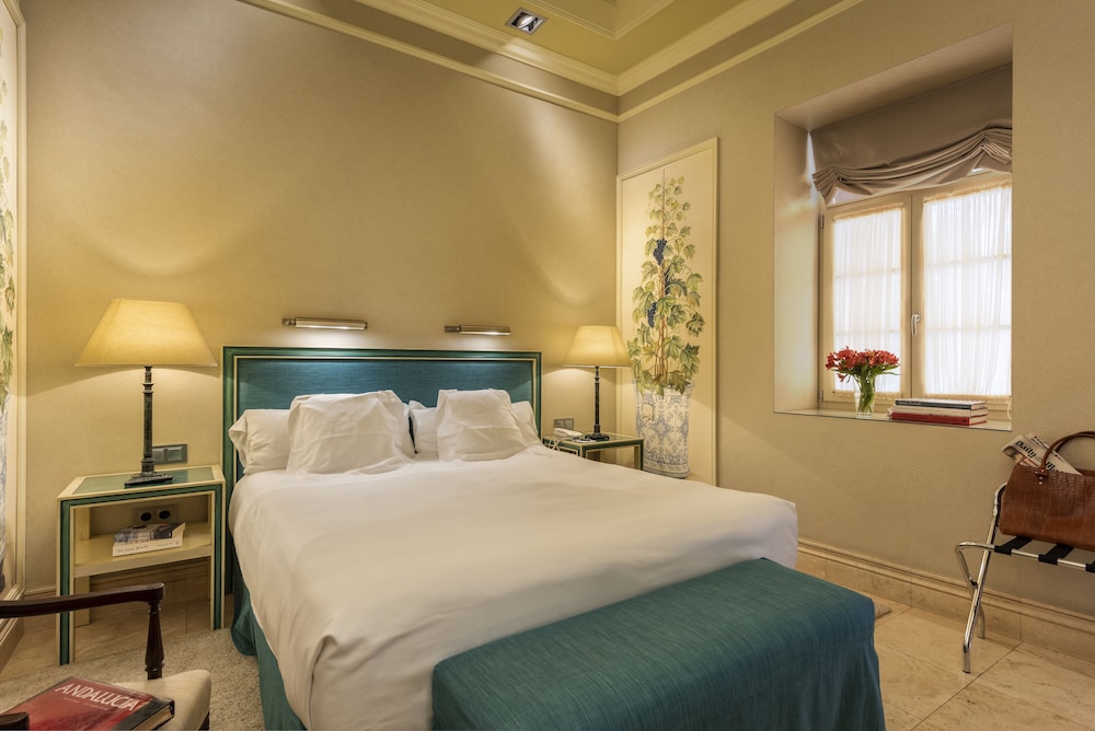 Hotel Boutique Casa del Poeta Sevilla — Hotel rooms in Seville, Andalusia