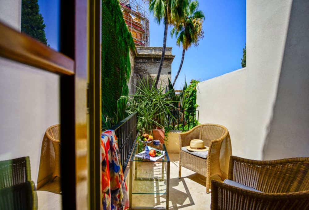 Hotel Boutique Casa del Poeta Sevilla — Hotel rooms in Seville, Andalusia