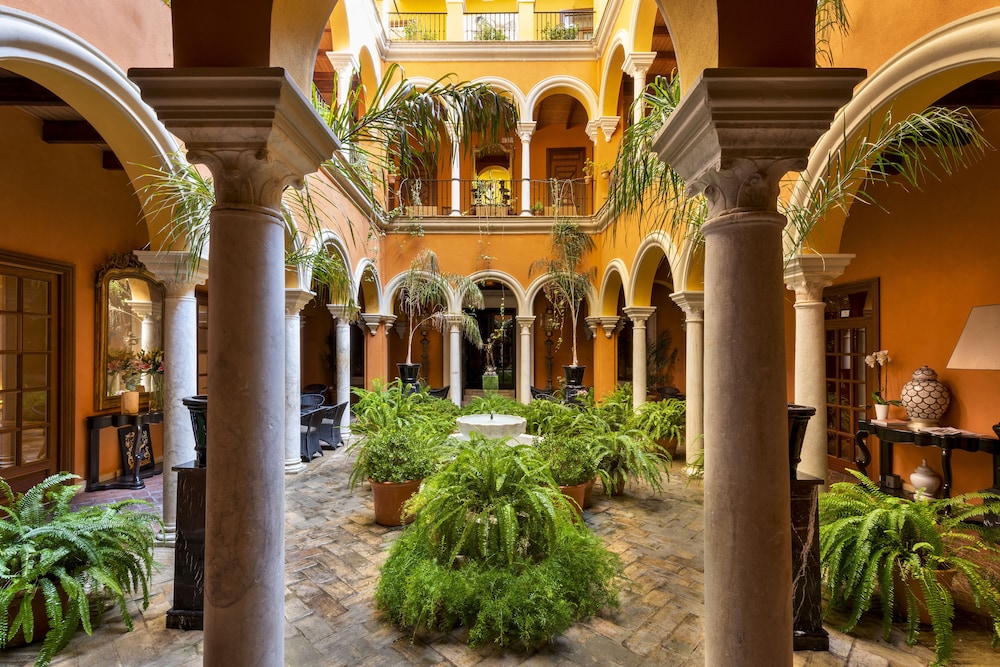 Hotel Boutique Casa del Poeta Sevilla — Hotel building in Seville, Andalusia