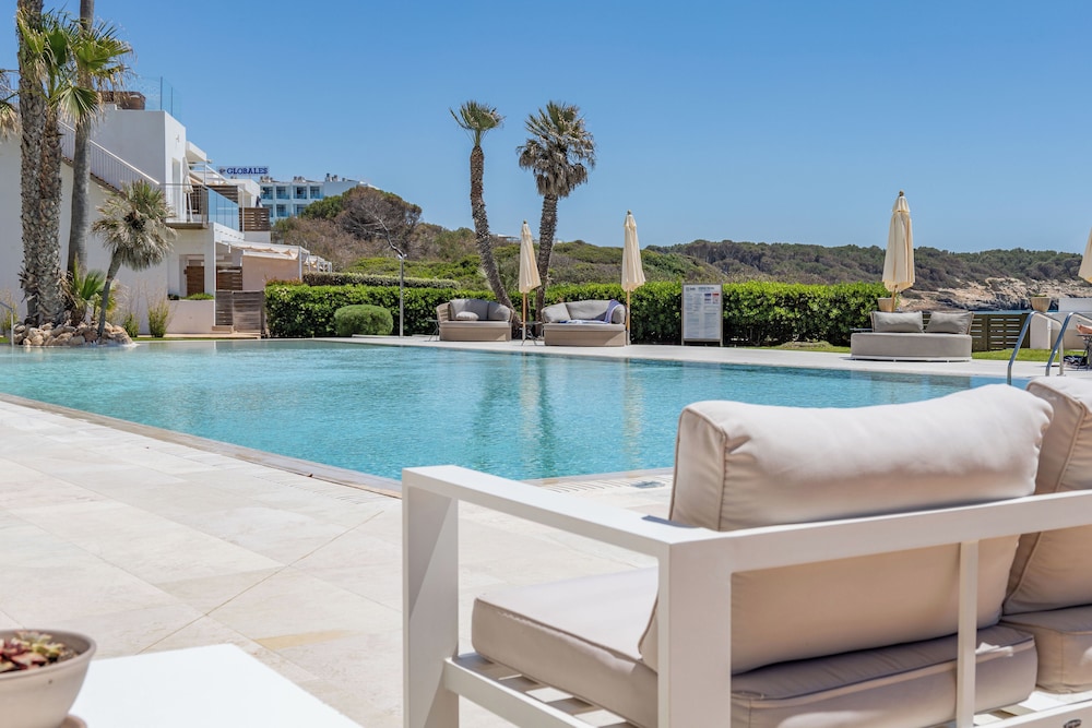 Hotel Seth Santo Tomas — Swimming pool in Santo Tomas, Balearic Islands