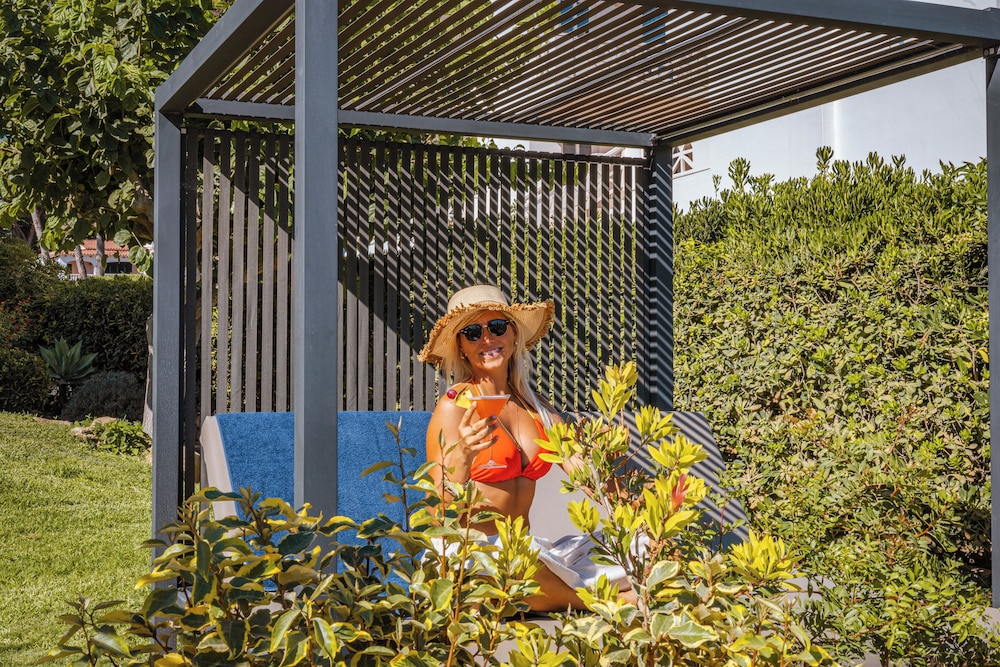 Hotel Seth Santo Tomas — Swimming pool in Santo Tomas, Balearic Islands