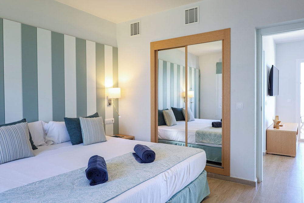 Hotel Seth Santo Tomas — Hotel rooms in Santo Tomas, Balearic Islands