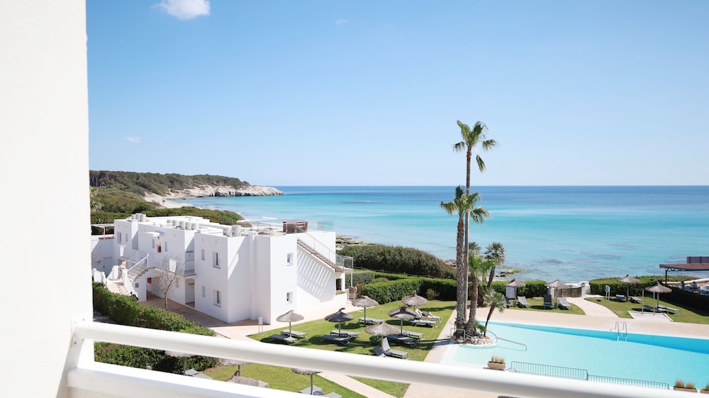 Hotel Seth Santo Tomas — Hotel building in Santo Tomas, Balearic Islands