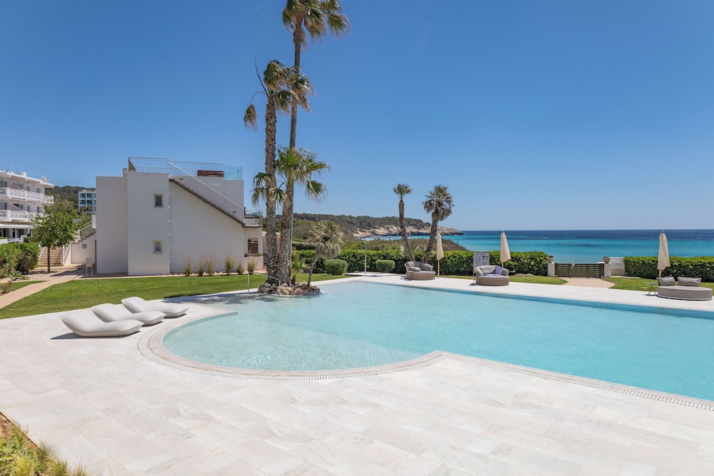 Hotel Seth Santo Tomas — Swimming pool in Santo Tomas, Balearic Islands