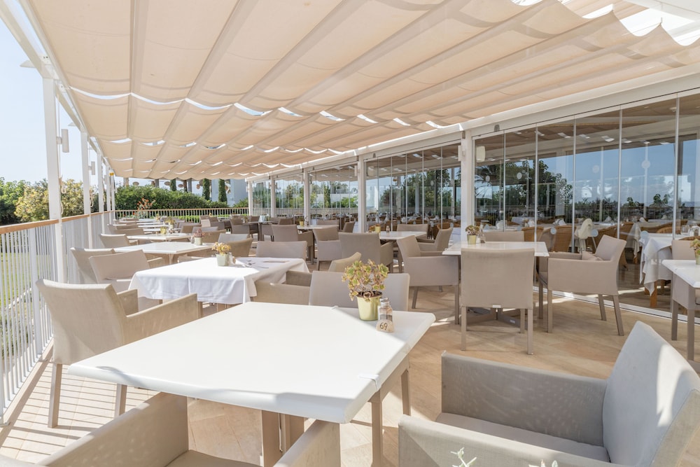 Hotel Seth Santo Tomas — Restaurant & bars in Santo Tomas, Balearic Islands