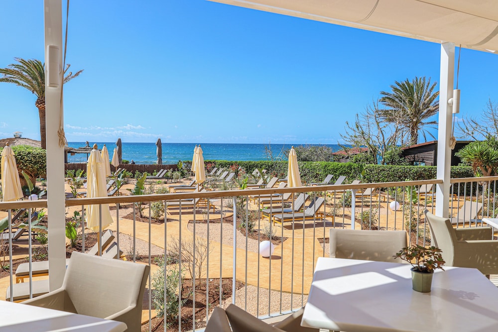 Hotel Seth Santo Tomas — Beach in Santo Tomas, Balearic Islands