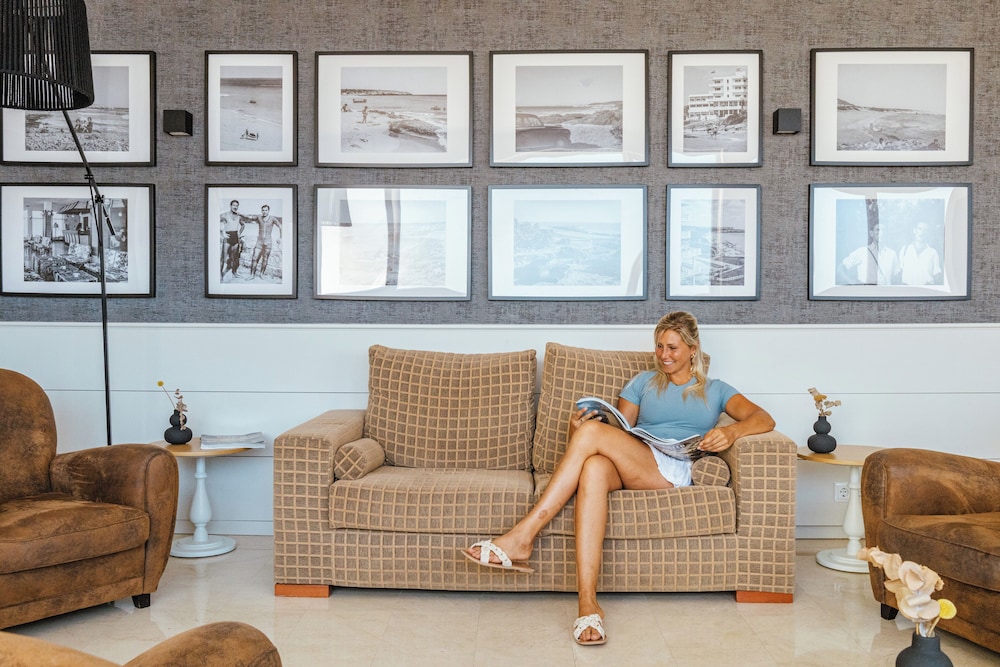 Hotel Seth Santo Tomas — Hotel building in Santo Tomas, Balearic Islands