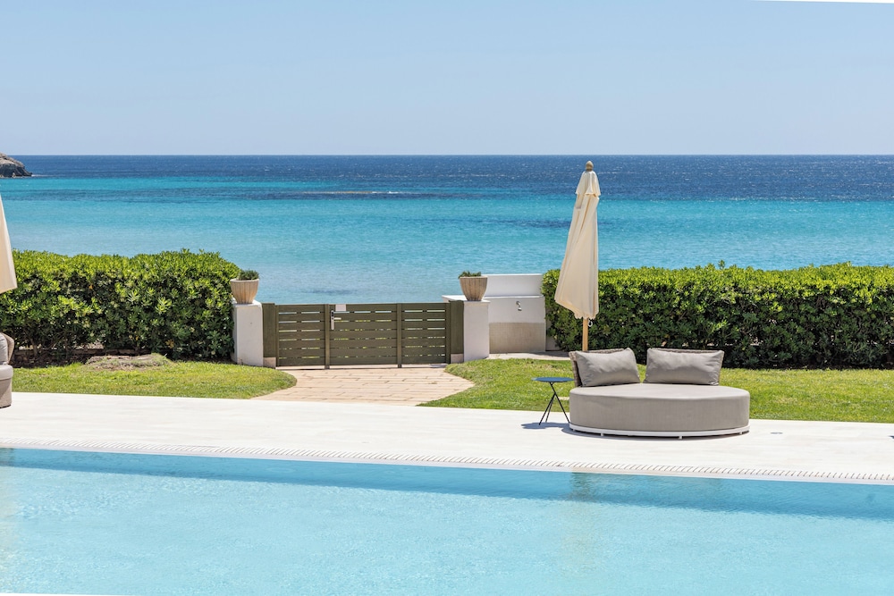 Hotel Seth Santo Tomas — Swimming pool in Santo Tomas, Balearic Islands