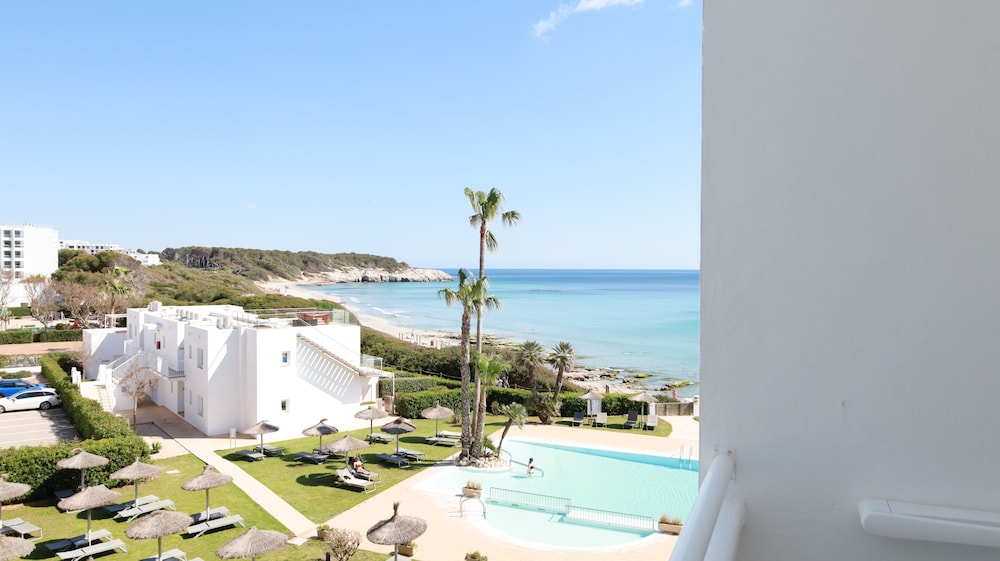 Hotel Seth Santo Tomas — Swimming pool in Santo Tomas, Balearic Islands