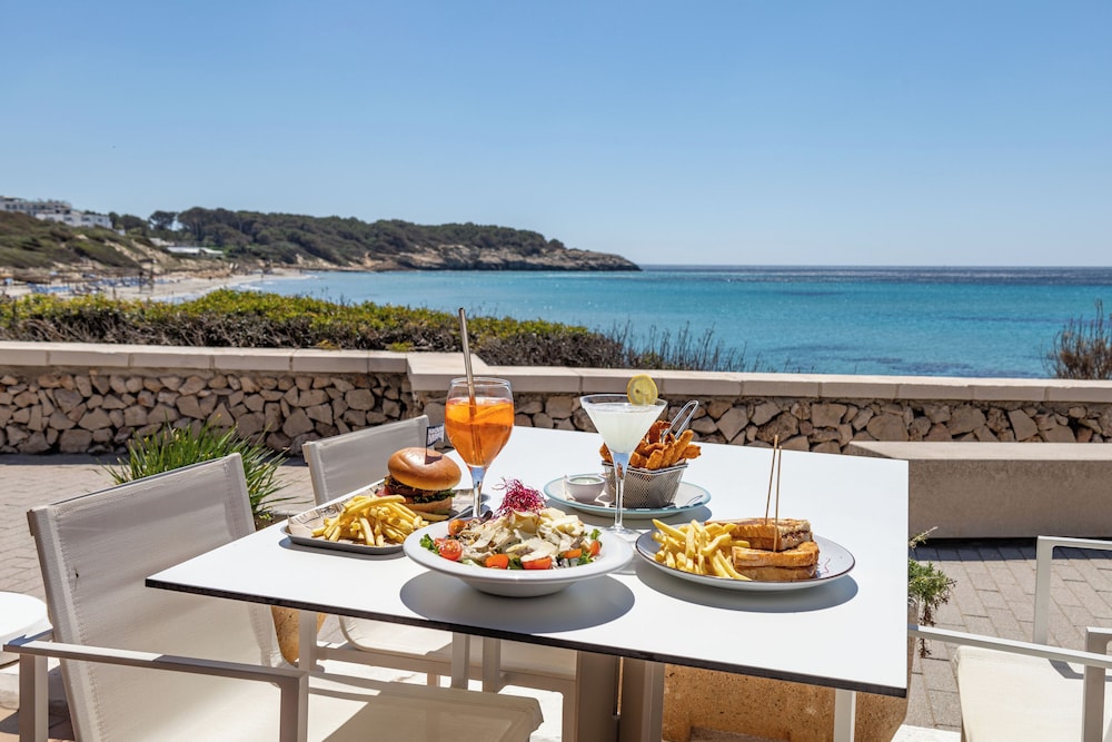 Hotel Seth Santo Tomas — Restaurant & bars in Santo Tomas, Balearic Islands