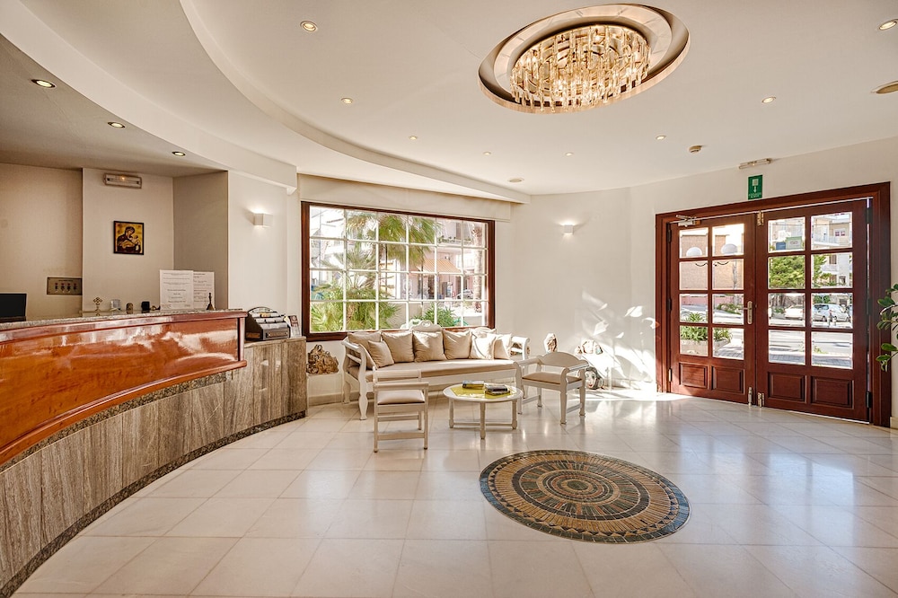 Elina Hotel Apartments — Hotel building in Rethymnon
