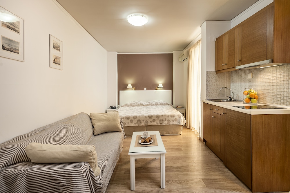 Elina Hotel Apartments — Hotel rooms in Rethymnon