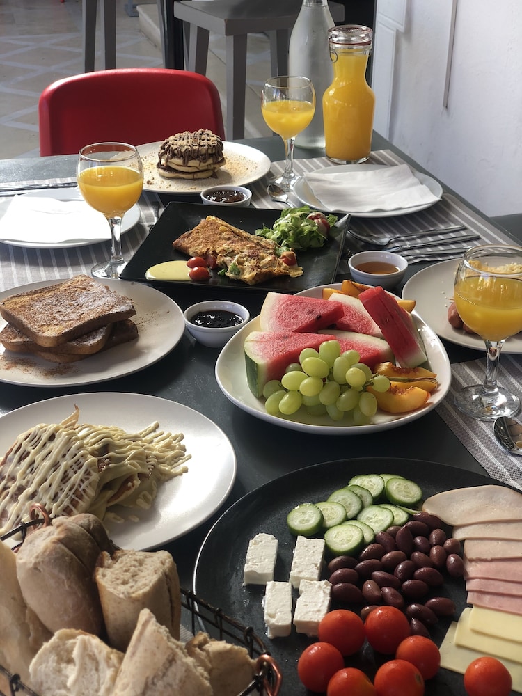 Elina Hotel Apartments — Restaurant & bars in Rethymnon